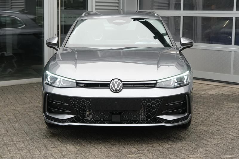 Nowe VW Passat Pro 193 KM (141 kW) 2026 Szary Kombi