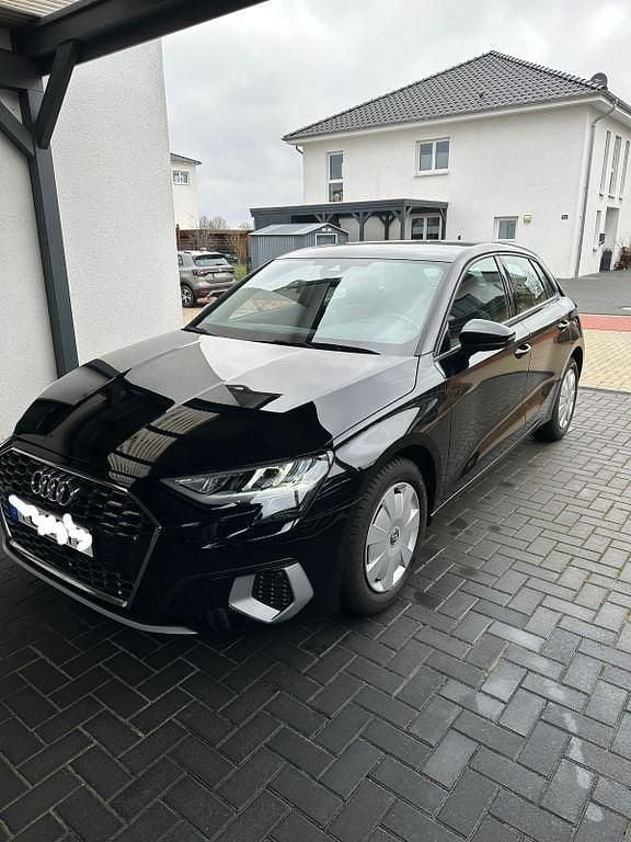 Gebraucht Audi A3 Sport 110 PS (80 kW) 2022 Schwarz Limousine