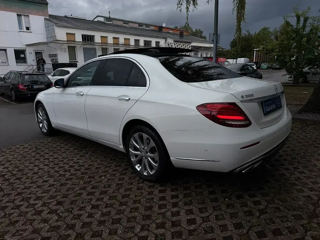 Gebraucht Mercedes E300 245 PS (180 kW) 2017 Weiß Limousine