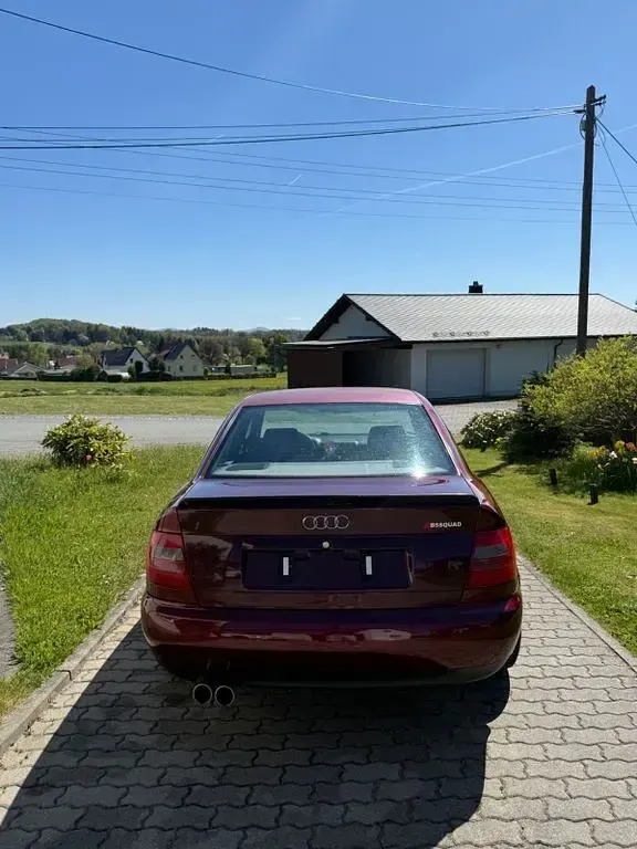 Używany Audi A4 Performance 125 KM (91 kW) 1997 Czerwony Sedan/Limuzyna