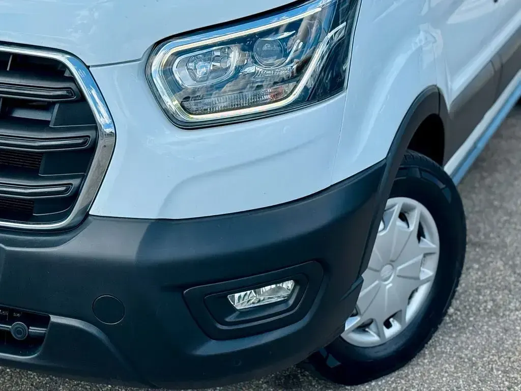 Gebraucht Ford Transit Trend 185 PS (136 kW) 2022 Weiß Van / Kleinbus