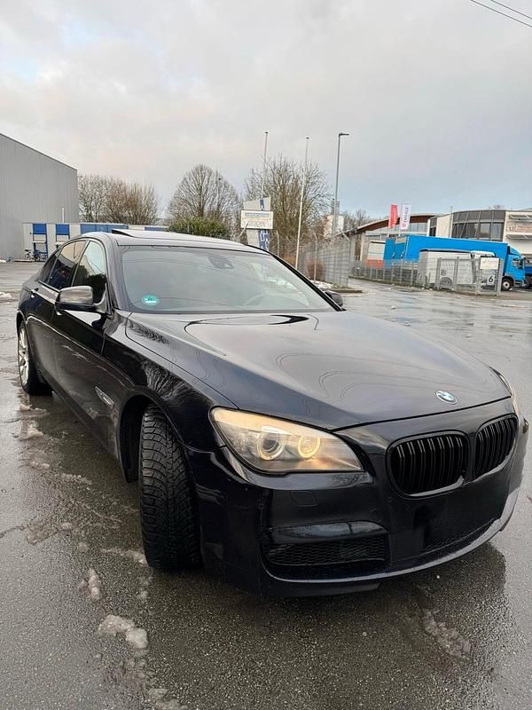 Gebraucht BMW 740 Shadowline 306 PS (225 kW) 2010 Schwarz Limousine