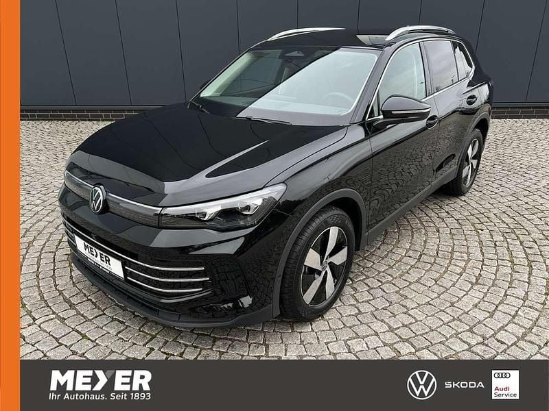 Grenadillschwarz metallic Neu 2025 VW Tiguan Elegance SUV | 44.890 € (Fairer Preis) - Bild 1/4
