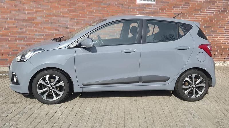 Gebraucht Hyundai i10 Edition 87 PS (63 kW) 2014 Grau Kleinwagen