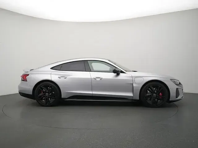 Gebraucht Audi e-tron GT quattro Ambiente 439 kW (598 PS) 2023 Florettsilber metallic Limousine