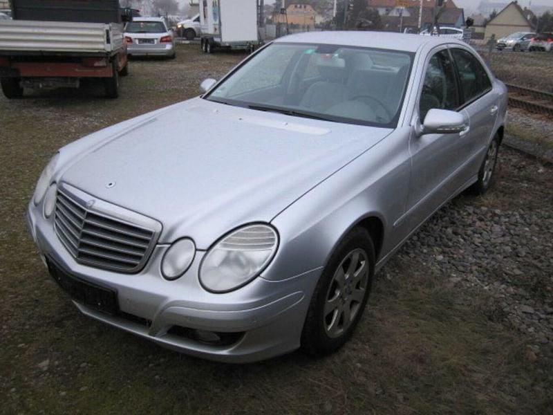 Gebraucht Mercedes E280 231 PS (169 kW) 2006 Iridiumsilber metallic (metallic) Limousine