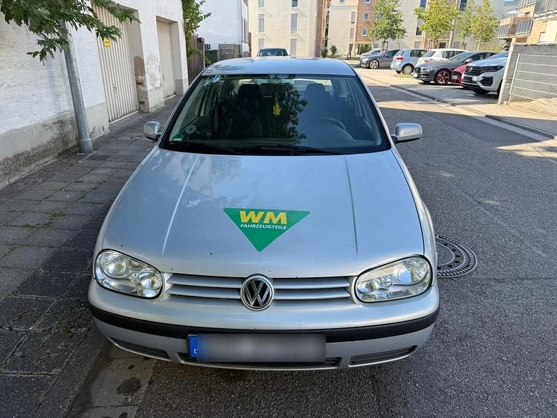 Silber Gebraucht 1998 VW Golf IV Kleinwagen | 800 € - Bild 1/4