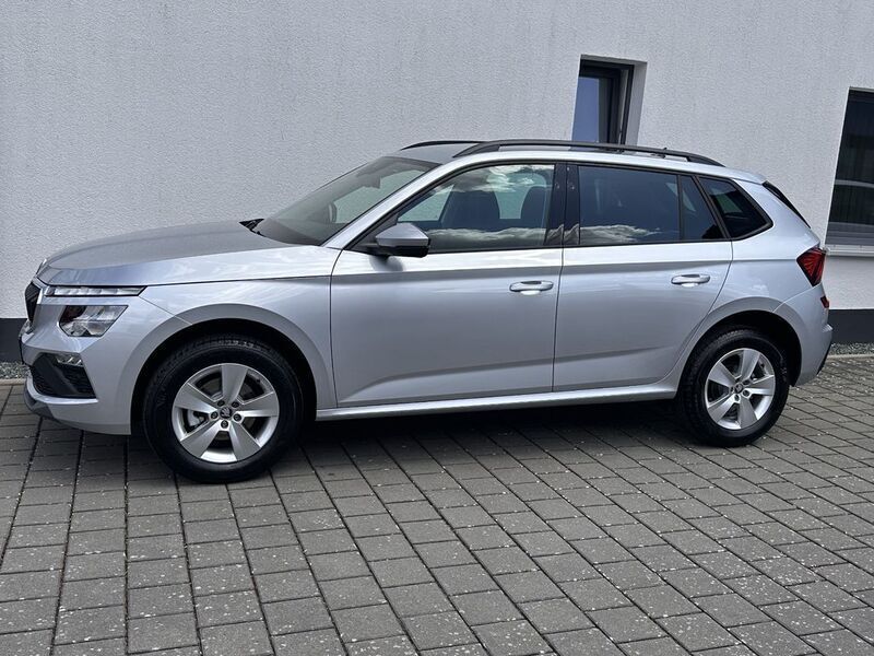 Silber Neu 2025 Skoda Kamiq Selection SUV | 26.980 € (Fairer Preis) - Bild 1/4