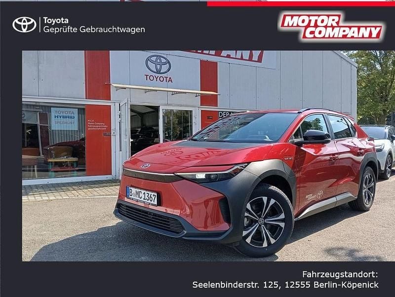 Rot Gebraucht 2025 Toyota bZ4X Basis SUV | 34.800 € (Superpreis) - Bild 1/4