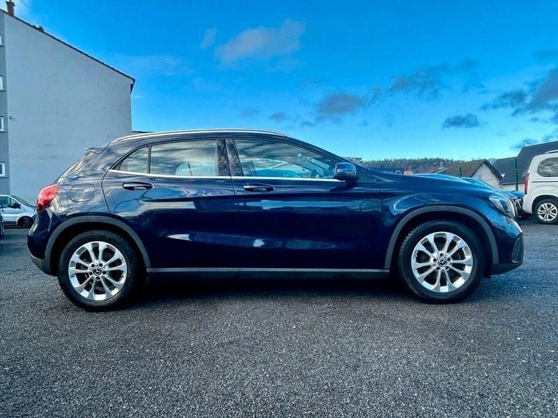 Gebraucht Mercedes GLA200 156 PS (114 kW) 2017 Blau SUV