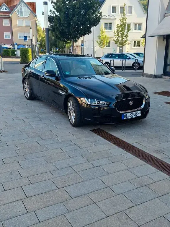 Gebraucht Jaguar XE Portfolio 200 PS (147 kW) 2019 Schwarz Limousine