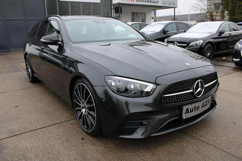 Grau Gebraucht 2021 Mercedes E220 AMG line Limousine | 28.950 € (Guter Preis) - Bild 1/4