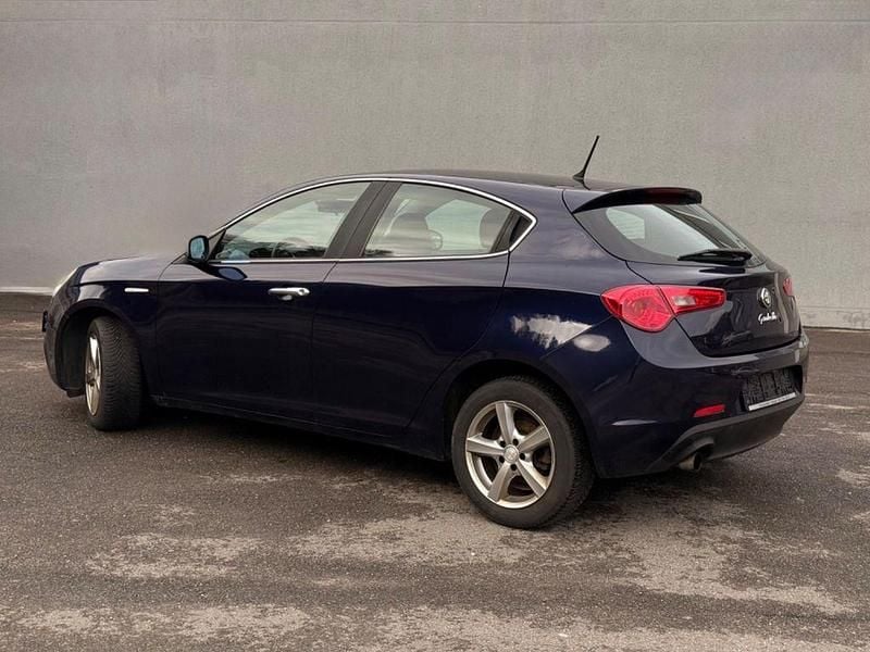 Gebraucht Alfa Romeo Giulietta 120 PS (88 kW) 2011 Violett Kleinwagen