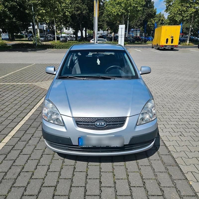 Silber Gebraucht 2006 Kia Rio Limousine | 1.700 € (Guter Preis) - Bild 1/4