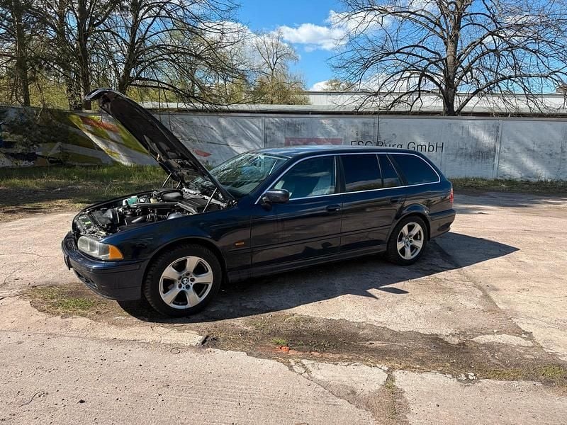 Second-hand BMW 520 170 CP (125 kW) 2000 Albastru Break