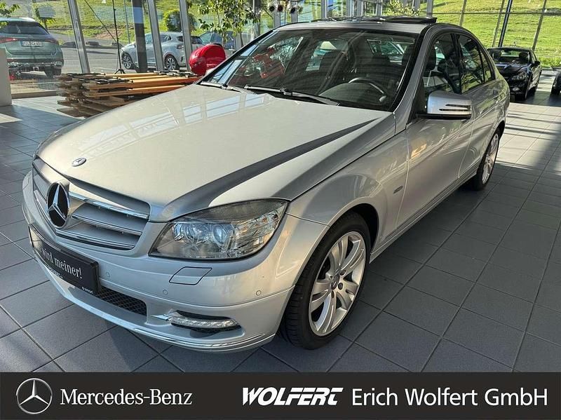 Iridiumsilbermetallic Gebraucht 2010 Mercedes C350 Limousine | 18.450 € - Bild 1/4