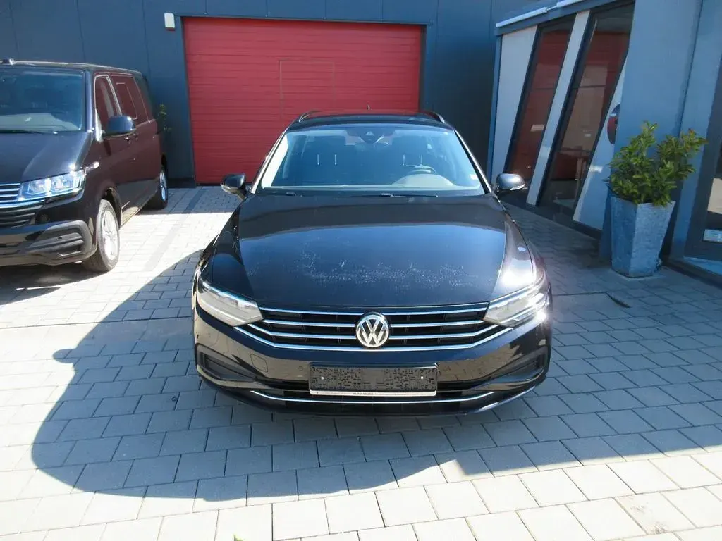 Gebraucht VW Passat Basis 120 PS (88 kW) 2019 Schwarz Kombi