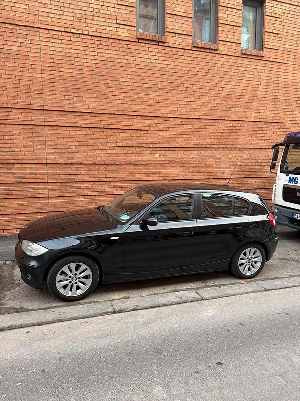 Schwarz Gebraucht 2005 BMW 120 Kleinwagen | 3.200 € (Fairer Preis) - Bild 1/4