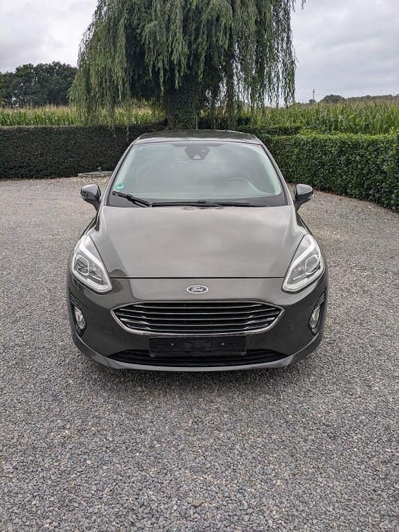 Grau Gebraucht 2018 Ford Fiesta Titanium Kleinwagen | 9.855 € (Fairer Preis) - Bild 1/4