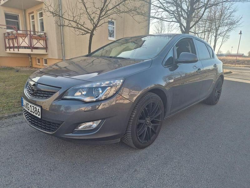 Gebraucht Opel Astra Cosmo 165 PS (121 kW) 2010 Grau Limousine