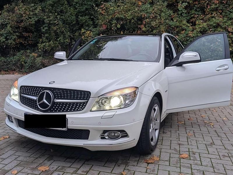 Weiß Gebraucht 2008 Mercedes C200 Avantgarde Limousine | 7.990 € (Fairer Preis) - Bild 1/4