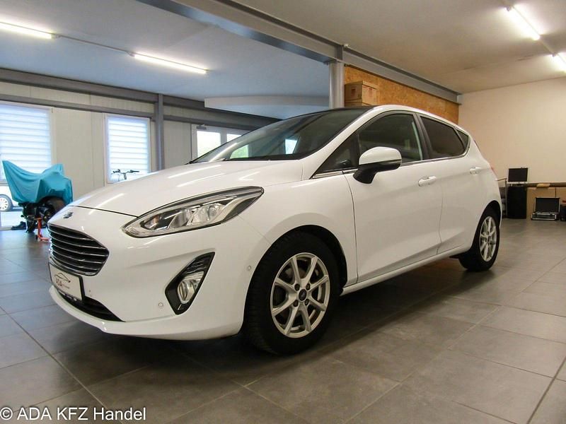 Gebraucht Ford Fiesta Titanium 101 PS (74 kW) 2017 Weiß Kleinwagen