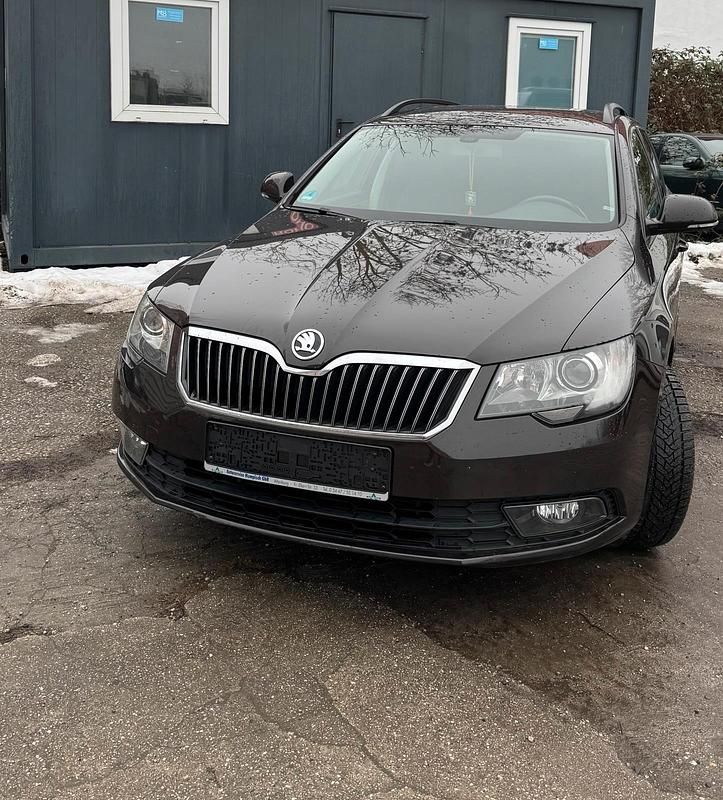 Gebraucht Skoda Superb 125 PS (91 kW) 2014 Braun Kombi