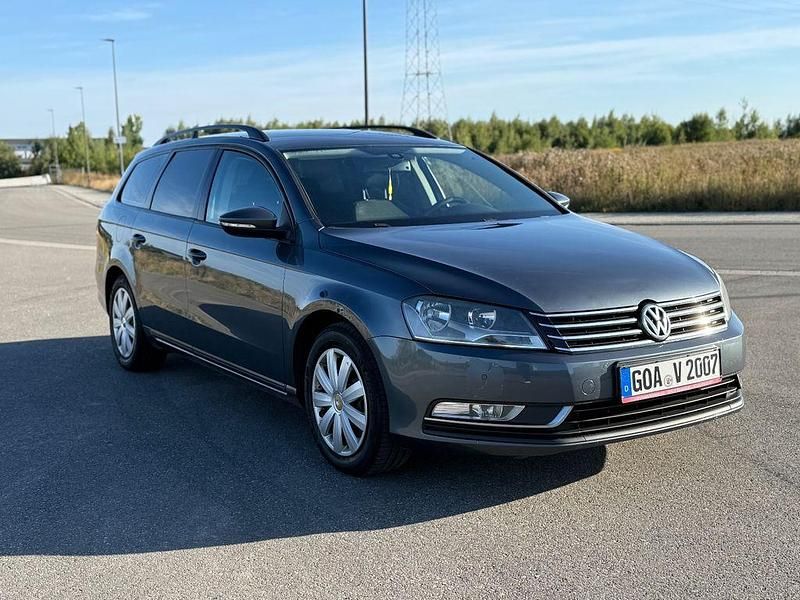 Gebraucht VW Passat Comfortline 140 PS (102 kW) 2011 Grau Kombi