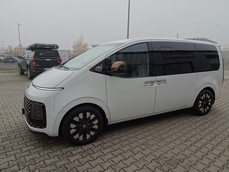 Weiß Gebraucht 2022 Hyundai Staria Signature Van | 38.600 € (Superpreis) - Bild 1/4