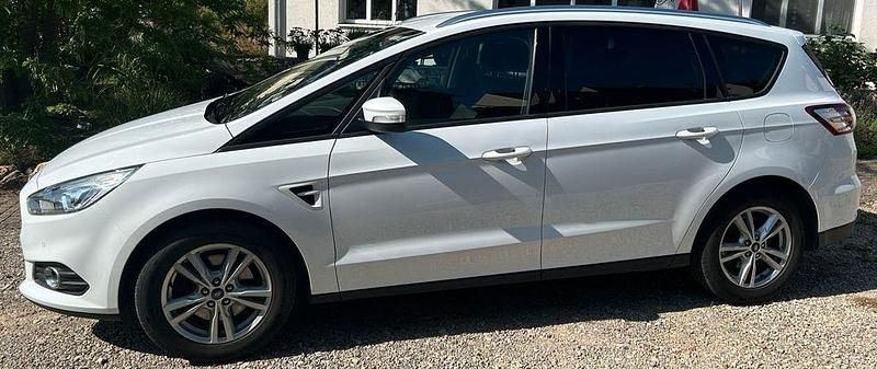 Weiß Gebraucht 2017 Ford S-MAX Business Edition Van / Kleinbus | 8.750 € (Superpreis) - Bild 1/4