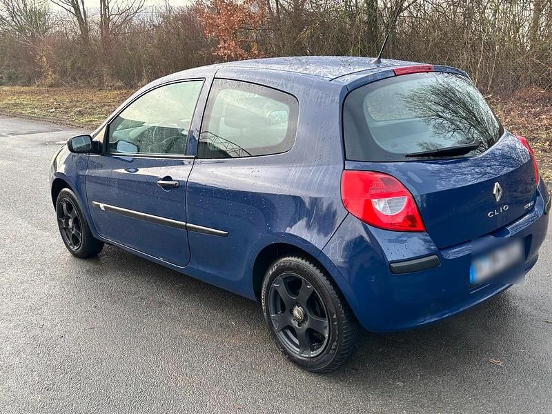 Blau Gebraucht 2007 Renault Clio II Kleinwagen | 2.300 € (Fairer Preis) - Bild 1/4