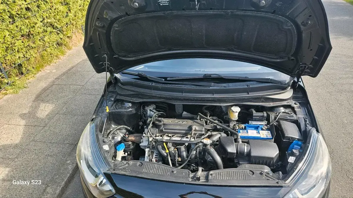 Gebraucht Hyundai i20 84 PS (61 kW) 2013 Schwarz Kleinwagen