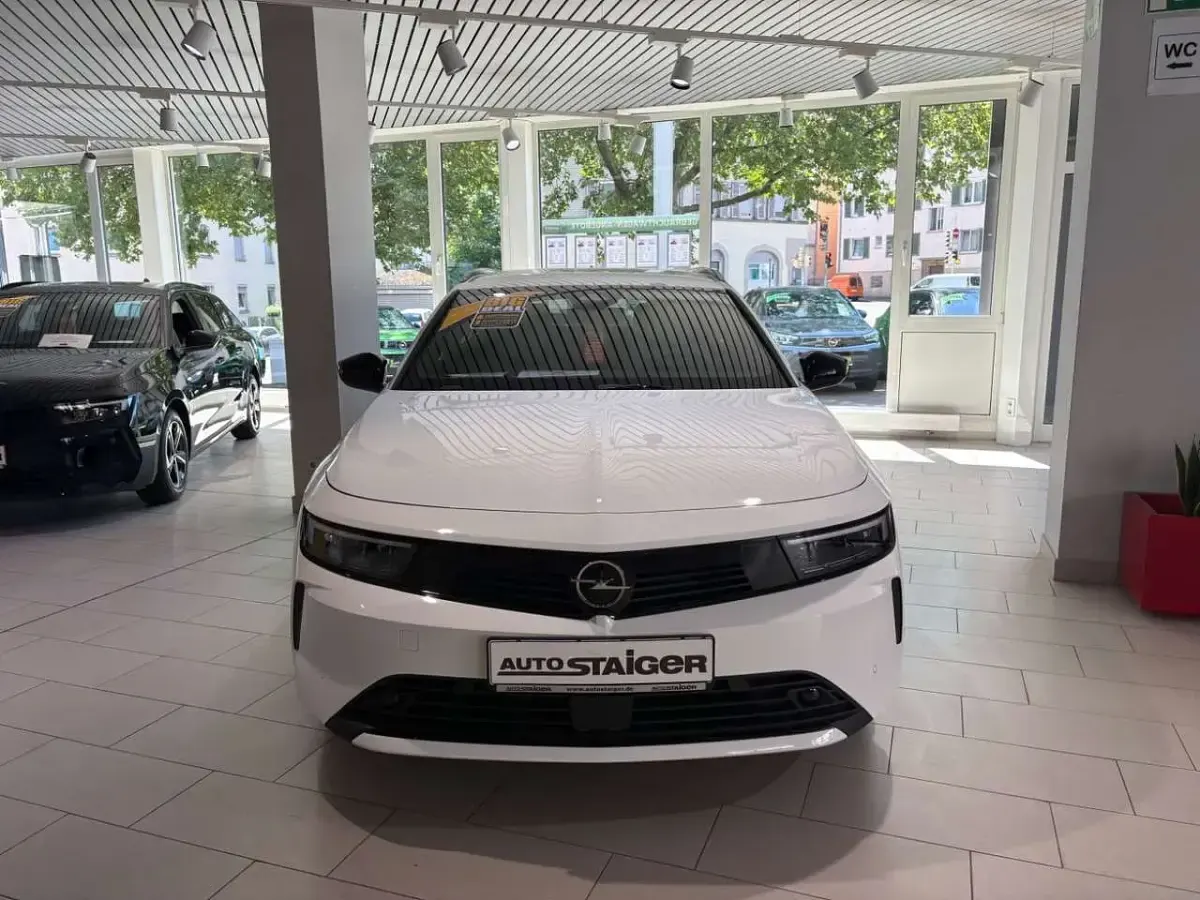 Neu Opel Astra 131 PS (96 kW) 2025 Arktis weiß Kleinwagen