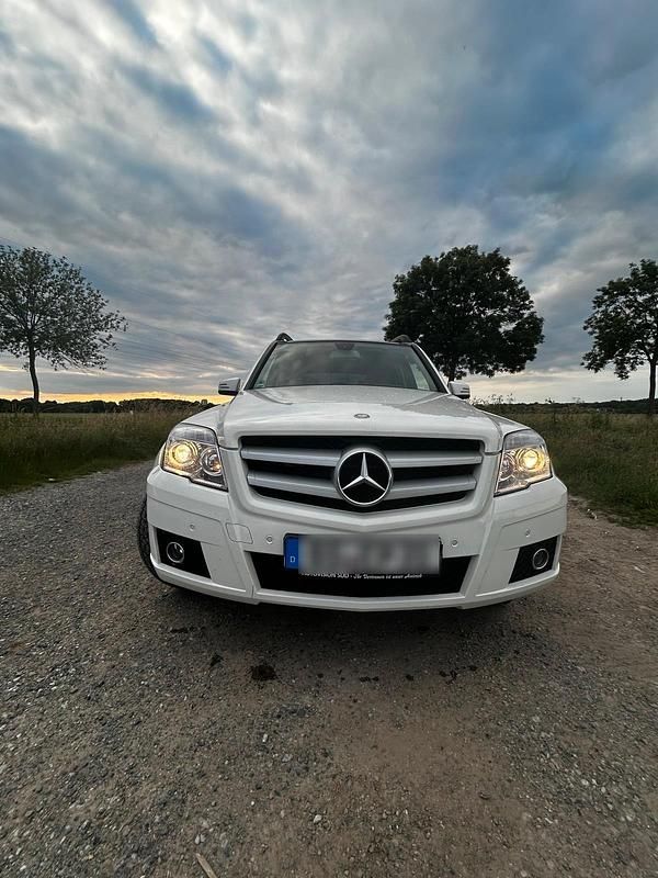Weiß Gebraucht 2009 Mercedes GLK220 SUV | 6.900 € (Guter Preis) - Bild 1/4