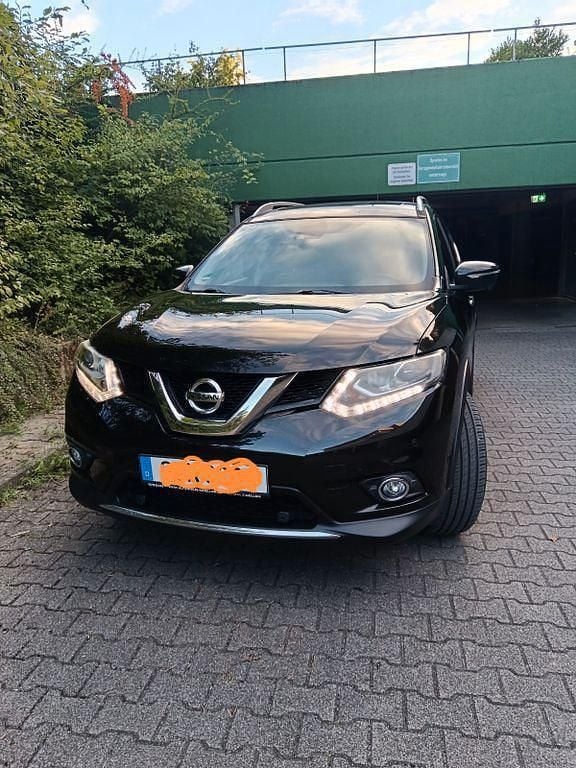 Schwarz Gebraucht 2016 Nissan X-Trail Tekna SUV | 14.500 € (Fairer Preis) - Bild 1/4