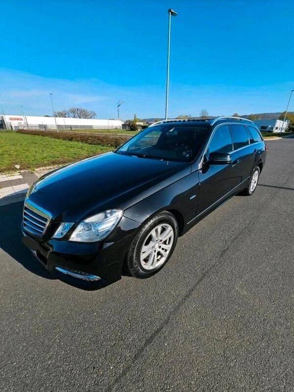 Schwarz Gebraucht 2012 Mercedes E250 Kombi | 14.500 € (Teuer) - Bild 1/4