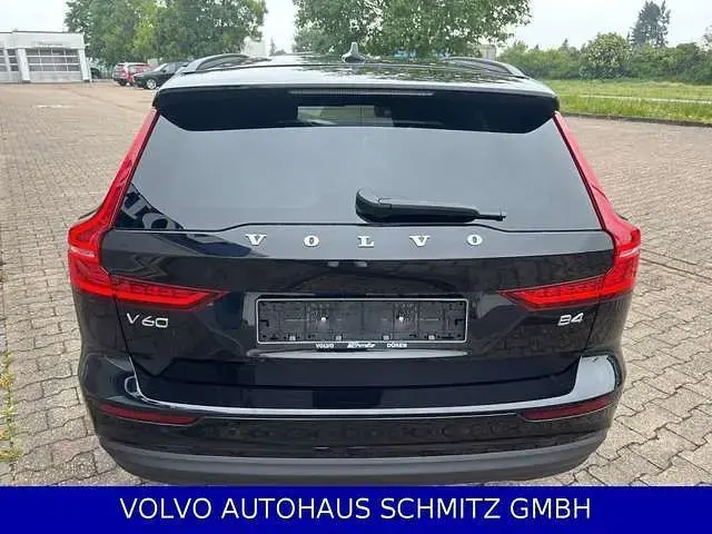 Gebraucht Volvo V60 Core 197 PS (144 kW) 2025 Schwarz Kombi