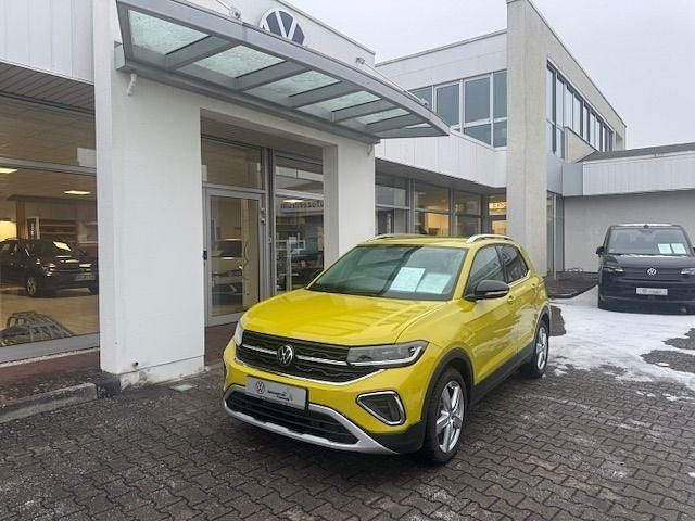 Gebraucht VW T-Cross Style 116 PS (85 kW) 2024 Grape yellow SUV