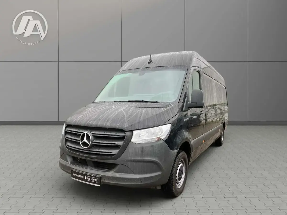 Używany Mercedes Sprinter 170 KM (125 kW) 2023 Czarny Van