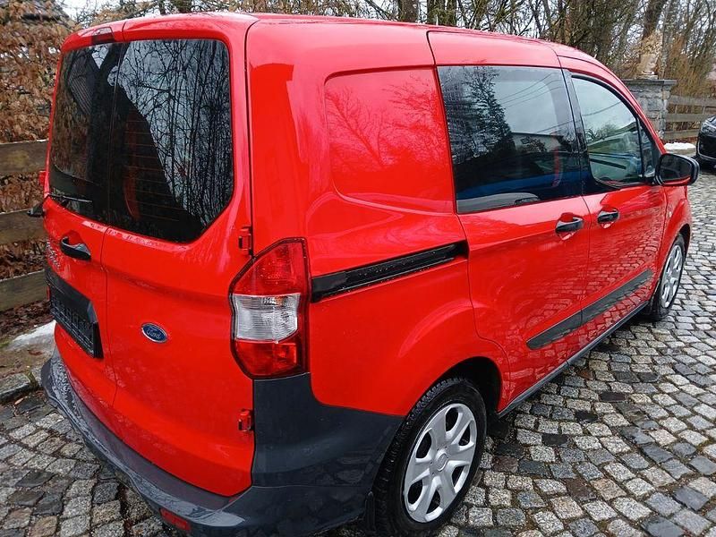 Gebraucht Ford Transit 101 PS (74 kW) 2022 Rot Van / Kleinbus