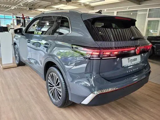 Gebraucht VW Tiguan Elegance 150 PS (110 kW) 2026 Grau SUV