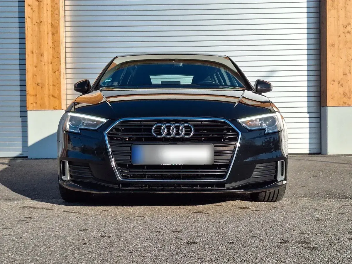 Gebraucht Audi A3 Sport 116 PS (85 kW) 2018 Schwarz Limousine