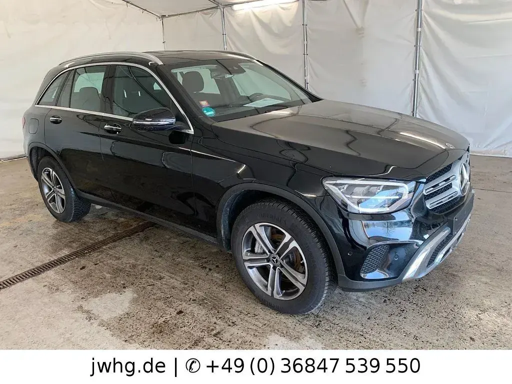 Gebraucht Mercedes GLC300e 306 PS (225 kW) 2021 Schwarz SUV