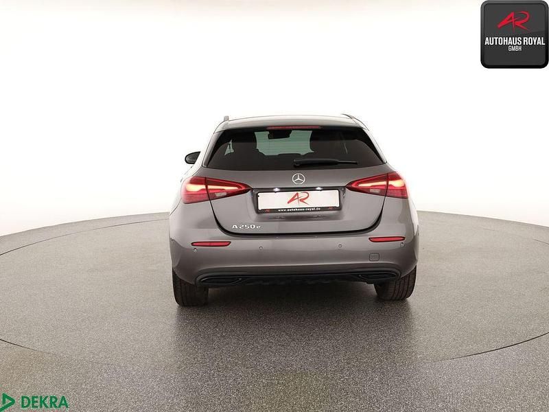 Gebraucht Mercedes A250 Night 218 PS (160 kW) 2023 Mountaingrau Limousine