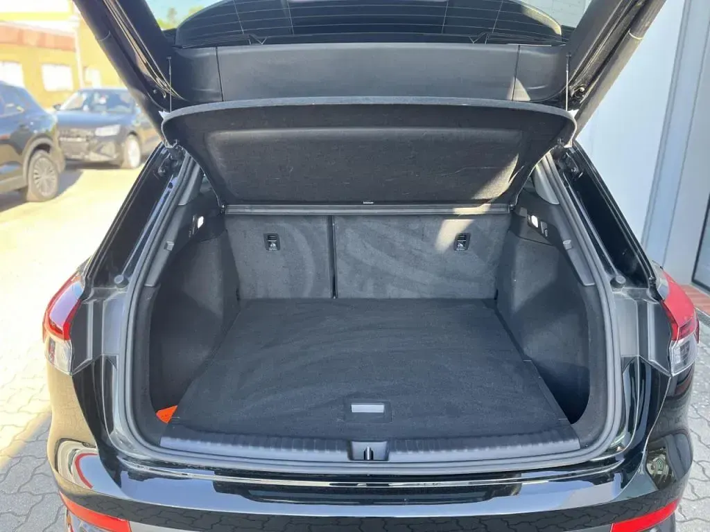 Gebraucht Audi e-tron S-Line 210 kW (286 PS) 2024 Mythosschwarz metallic (metallic) SUV