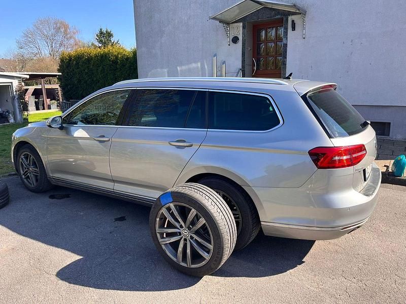 Gebraucht VW Passat Highline 190 PS (139 kW) 2015 Grau Kombi