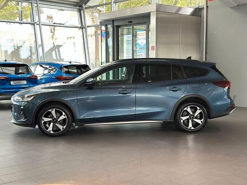 Second-hand Ford Focus Active X 155 CP (114 kW) 2023 Albastru Berlinǎ