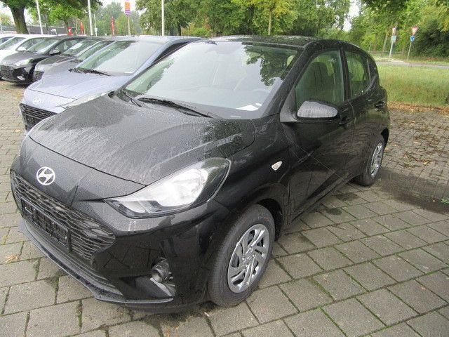 Grau Gebraucht 2025 Hyundai i10 Select Kleinwagen | 15.990 € (Fairer Preis) - Bild 1/4