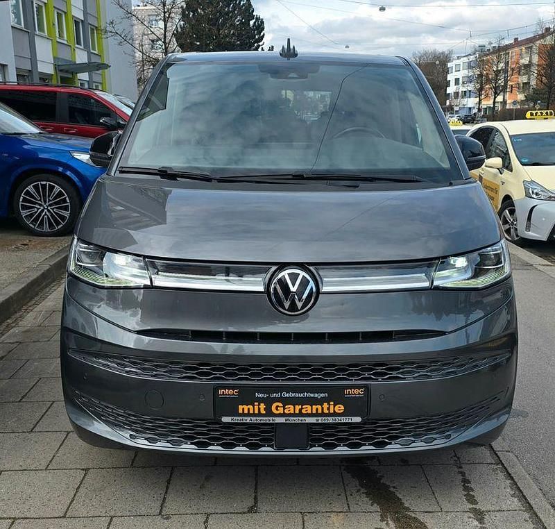 Gebraucht VW Multivan Style 150 PS (110 kW) 2024 Grau Van
