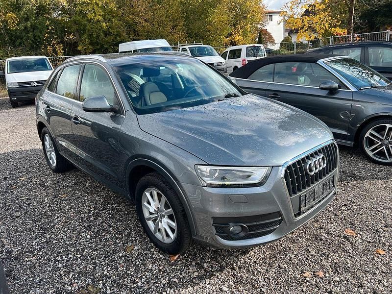 Grau Gebraucht 2014 Audi Q3 Comfort SUV | 10.900 € (Guter Preis) - Bild 1/4